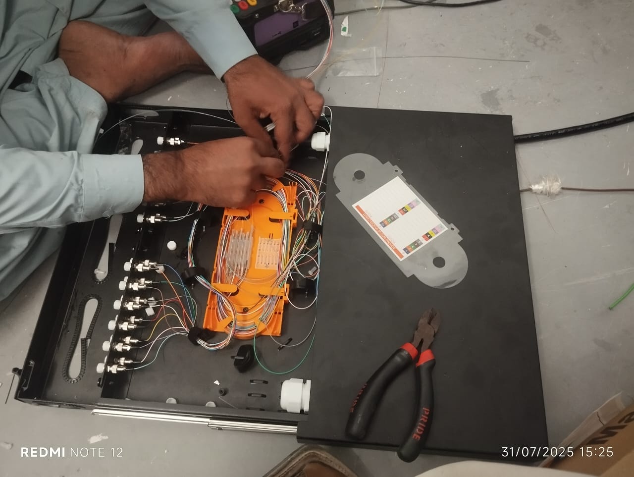 emaar-crescent-bay-karachi-fiber-splicing